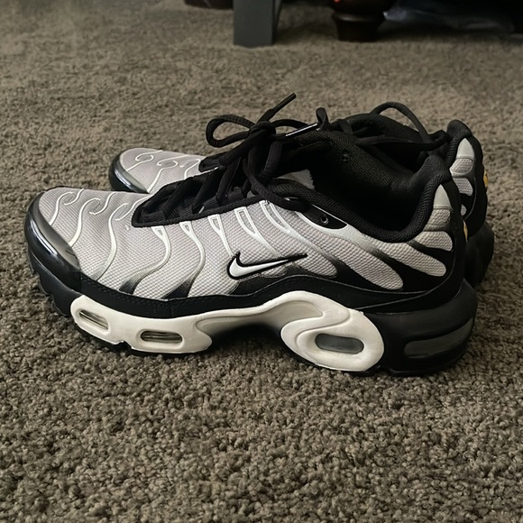 Nike - Picture 5 of 7